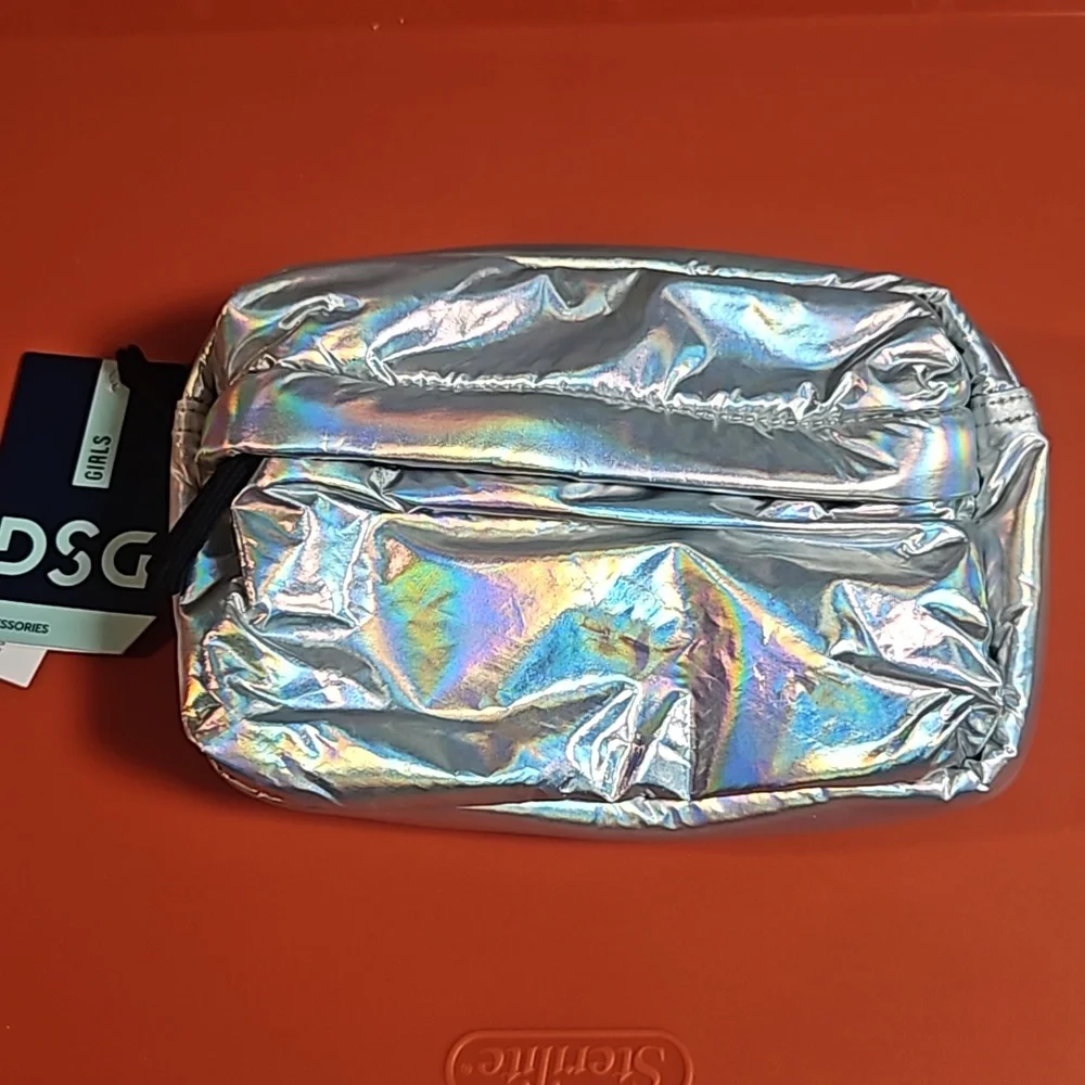 DSG Girls’ Essential Waist Pack: SILVER: NEW WITH TAGS: ONE SIZE